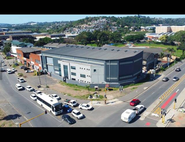 2,200M² WAREHOUSE FOR SALE IN SPRINGFIELD PARK